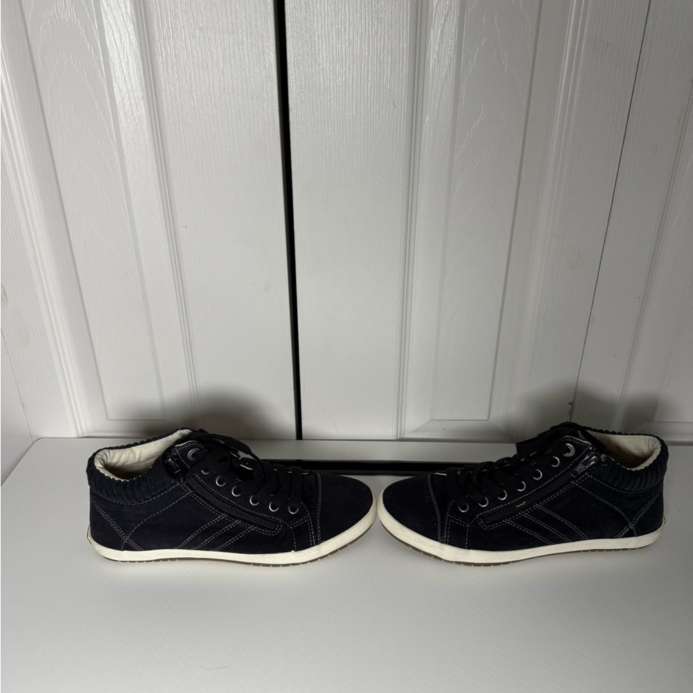 Women’s Black Tao Winner Casual Sneakers - Picture 2 of 9